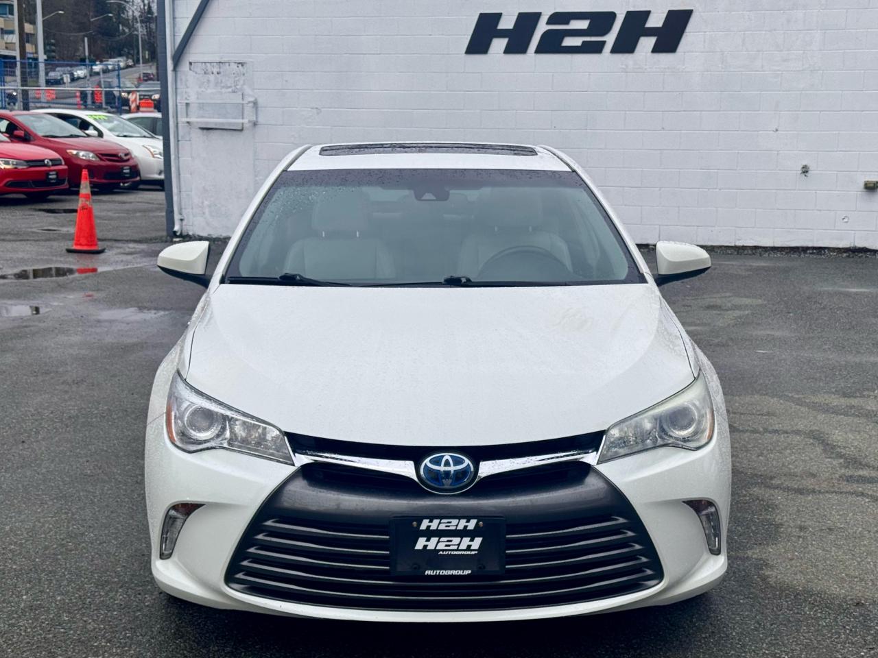 2016 Toyota Camry FINANCING AVAILABLE Photo2