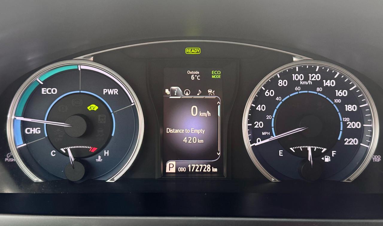 2016 Toyota Camry FINANCING AVAILABLE Photo11