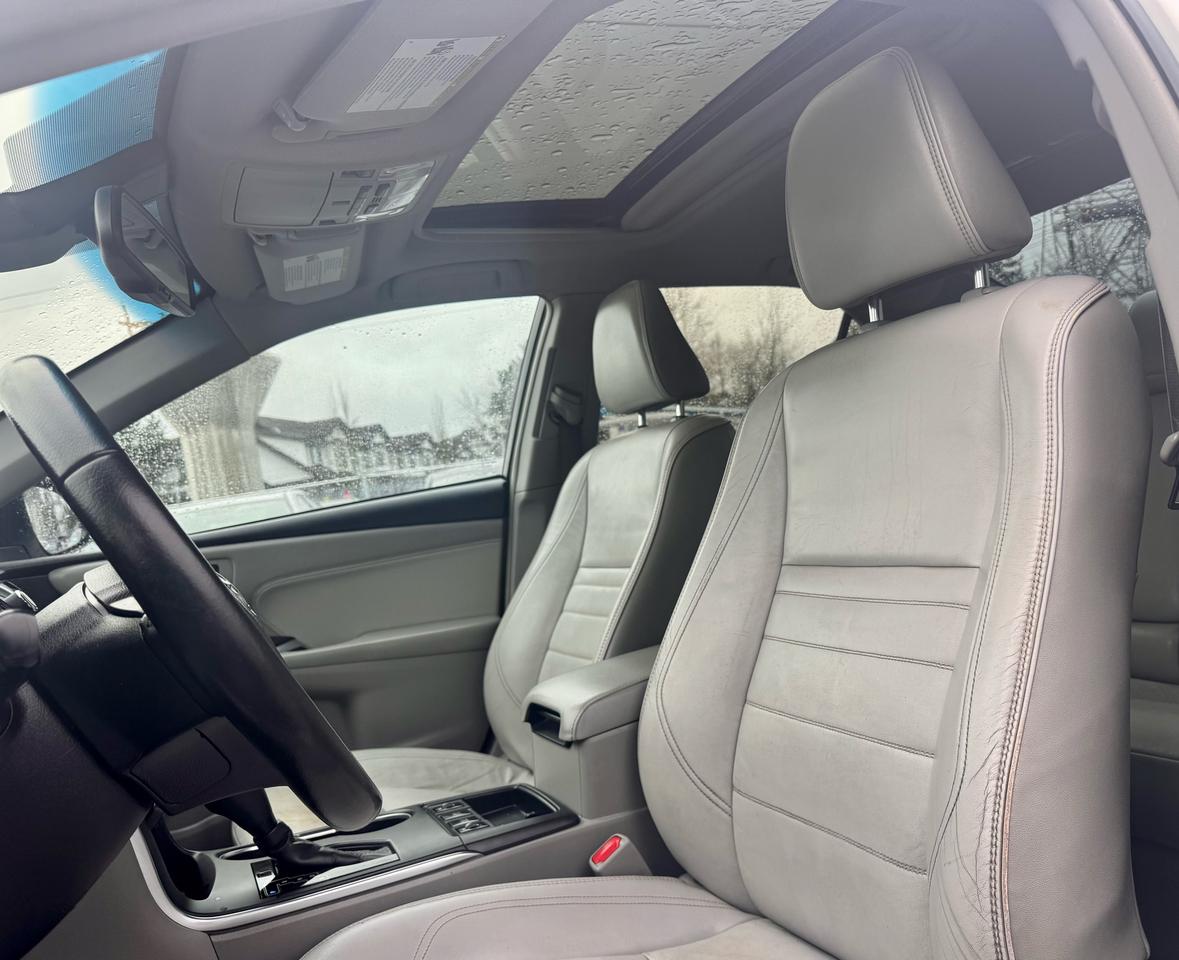 2016 Toyota Camry FINANCING AVAILABLE Photo9