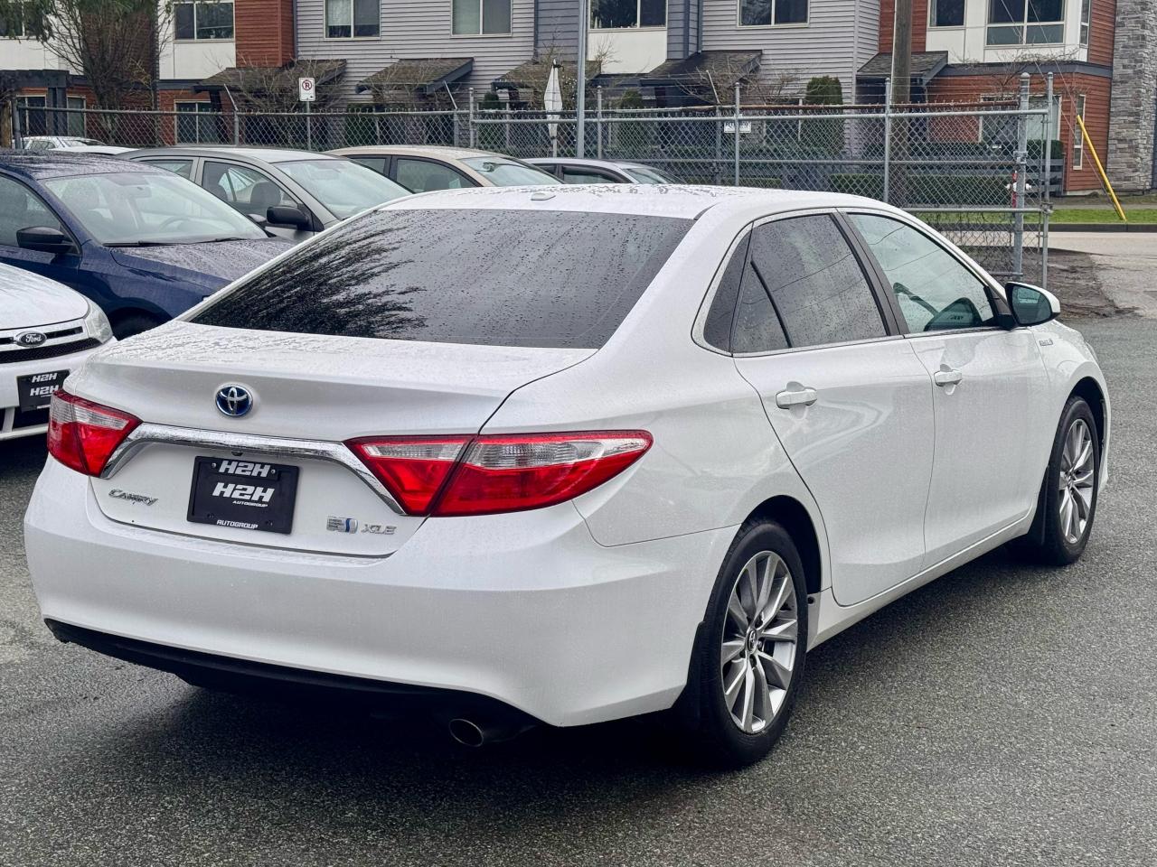 2016 Toyota Camry FINANCING AVAILABLE Photo5
