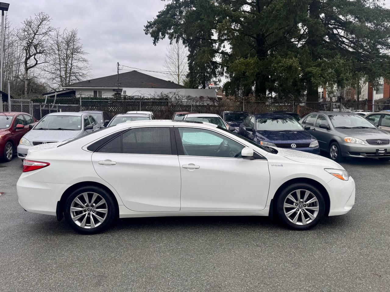 2016 Toyota Camry FINANCING AVAILABLE Photo4