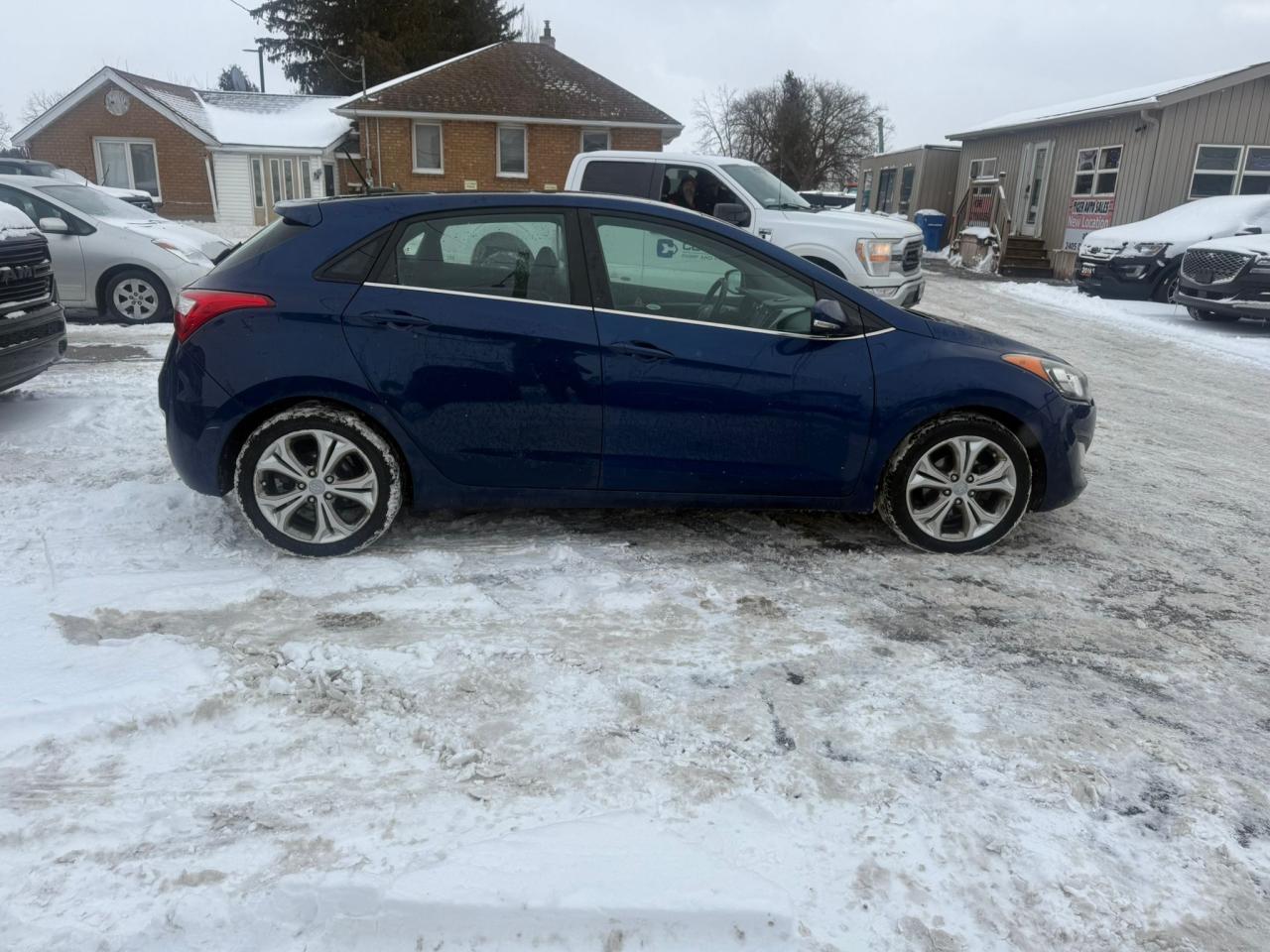 2013 Hyundai Elantra GT SE, LEATHER, SUNROOF, AUTO, 4CYL, CERTIFIED Photo