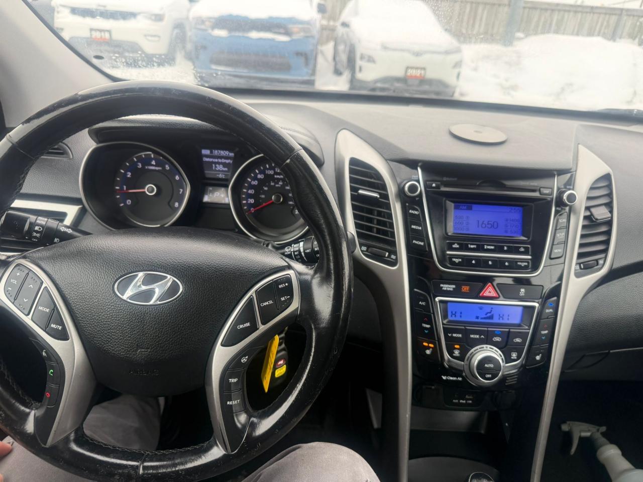 2013 Hyundai Elantra GT SE, LEATHER, SUNROOF, AUTO, 4CYL, CERTIFIED Photo