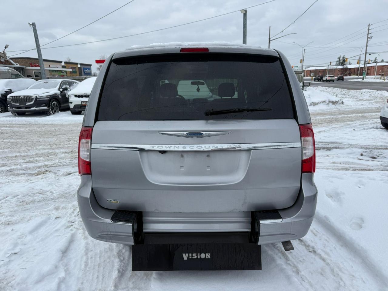 2013 Chrysler Town & Country BRAUN MOBILITY, WHEELCHAIR ACCESSIBLE, ONLY 55KMS Photo