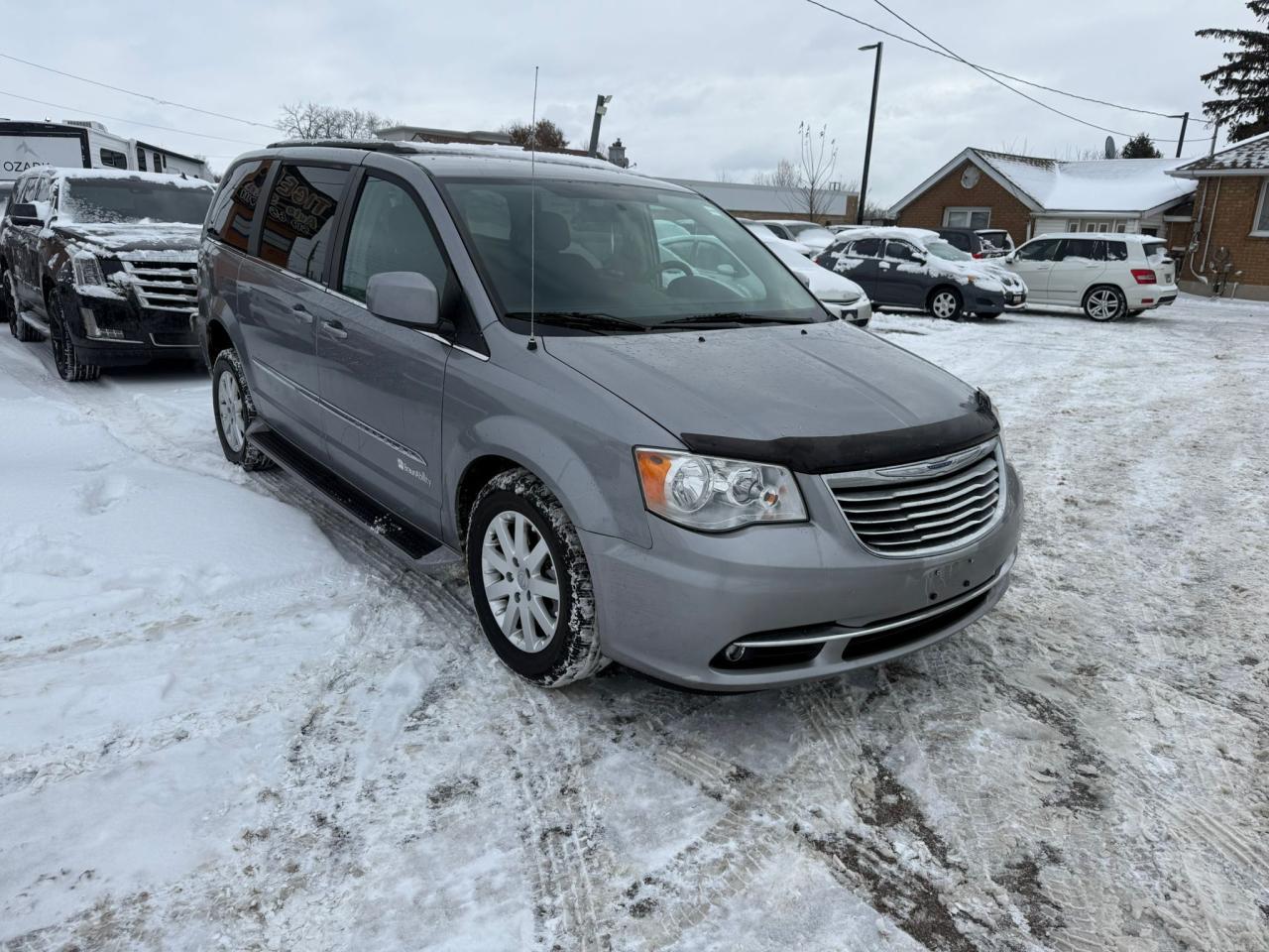 2013 Chrysler Town & Country BRAUN MOBILITY, WHEELCHAIR ACCESSIBLE, ONLY 55KMS Photo