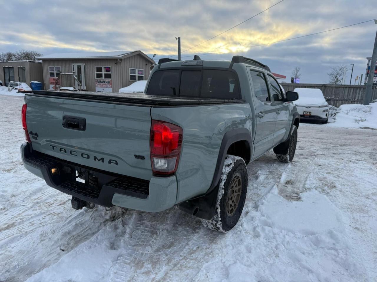 2023 Toyota Tacoma TRAIL EDITION, 4X4, ONLY 23,000KMS, CERTIFIED Photo3