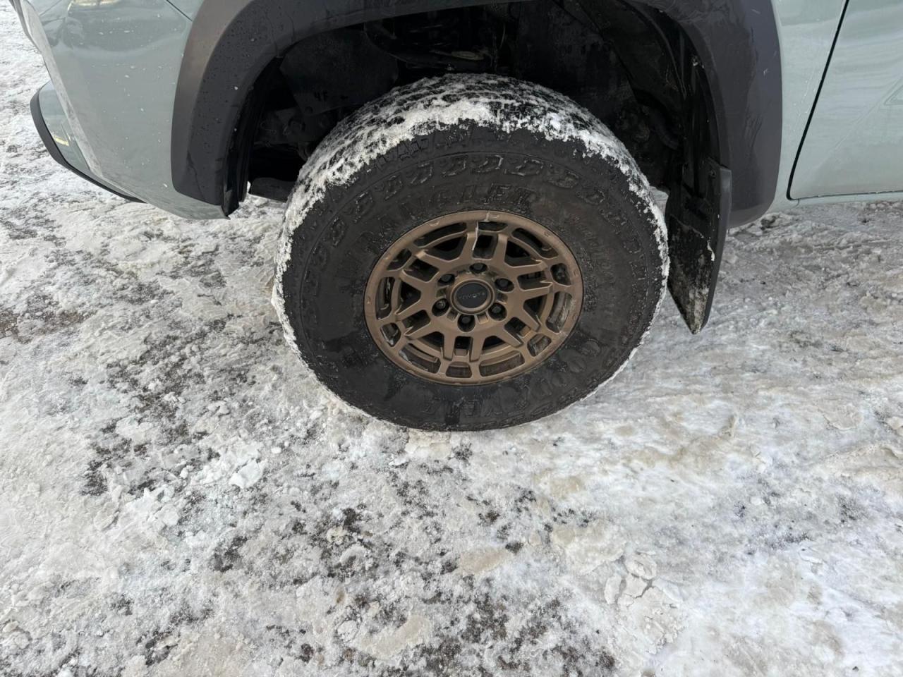 2023 Toyota Tacoma TRAIL EDITION, 4X4, ONLY 23,000KMS, CERTIFIED Photo