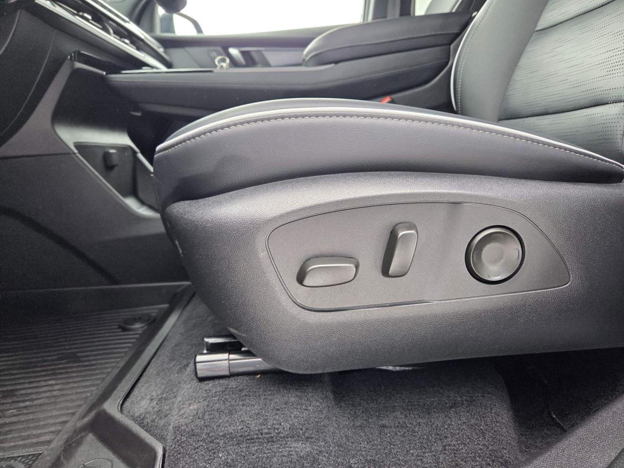 2025 Buick Enclave Sport Touring One Owner | Leather | 7-Passenger | 20" Wheels Photo