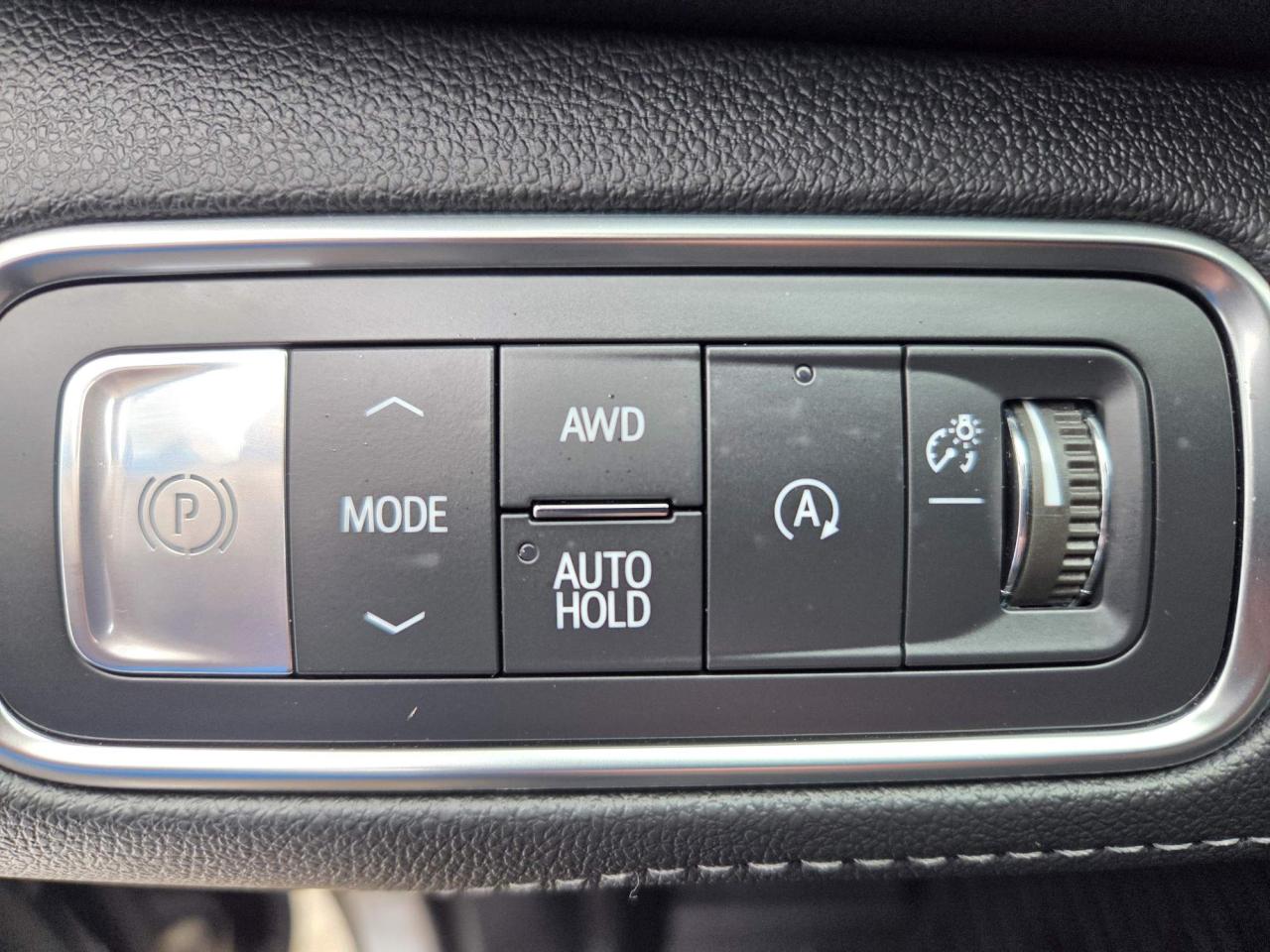 2025 Buick Enclave Sport Touring One Owner | Leather | 7-Passenger | 20" Wheels Photo