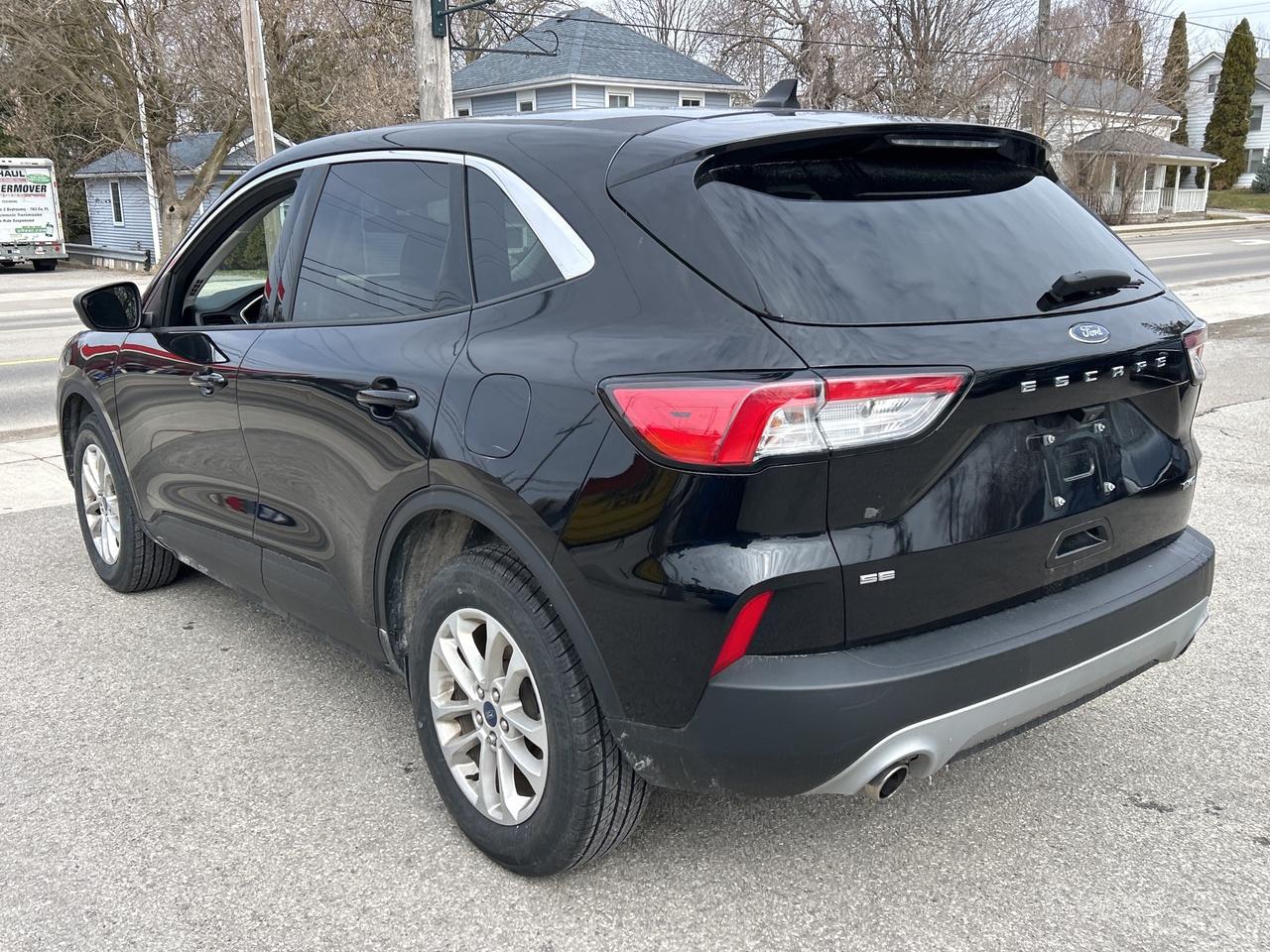2022 Ford Escape SE AWD Photo2
