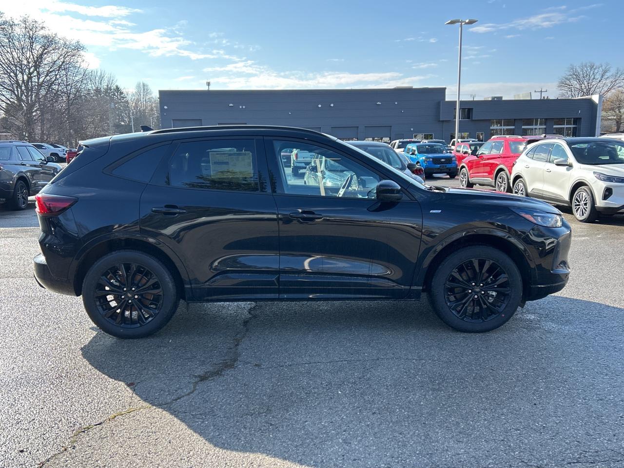 2026 Ford Escape ST-Line Elite AWD Photo3