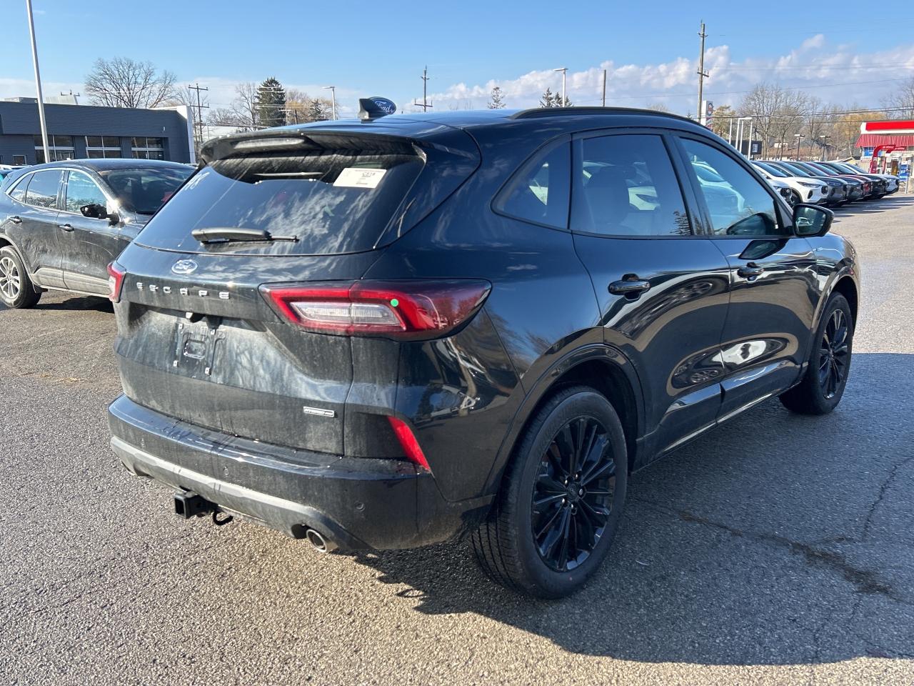 2026 Ford Escape ST-Line Elite AWD Photo4