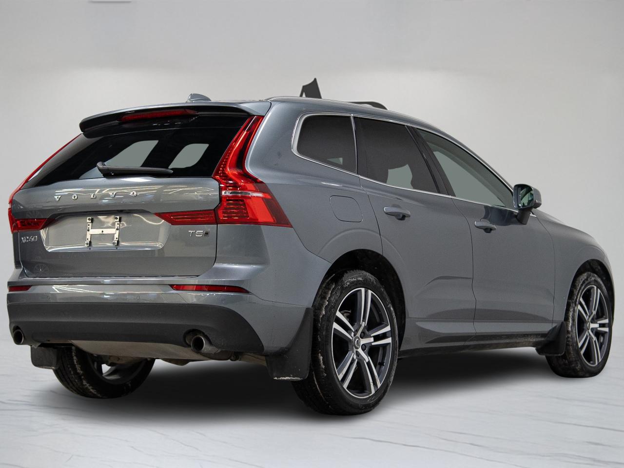 2021 Volvo XC60 T5 | MOMENTUM | HUD | PANO | 20 IN Photo