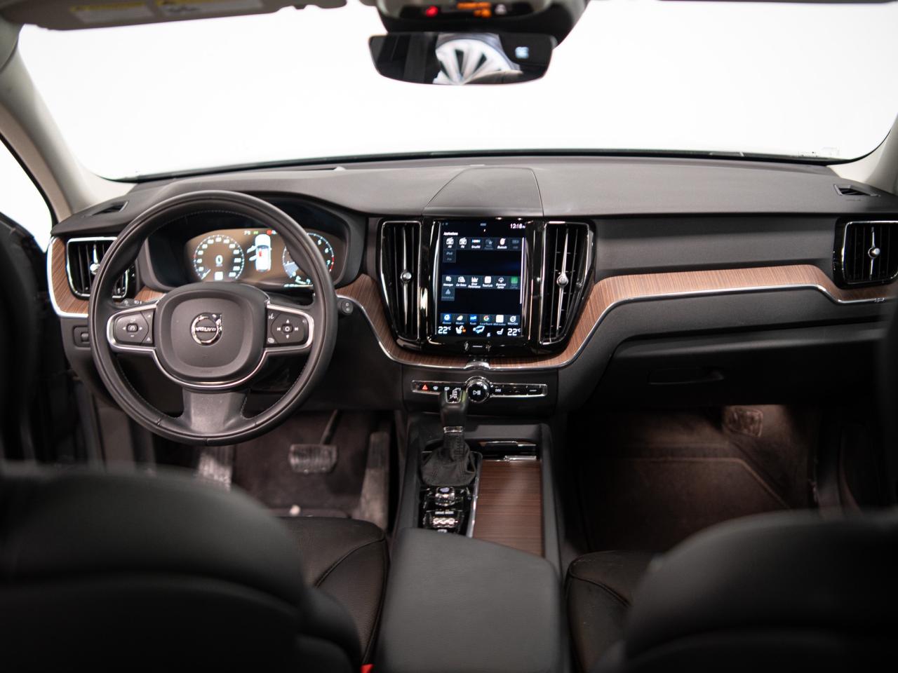 2021 Volvo XC60 T5 | MOMENTUM | HUD | PANO | 20 IN Photo