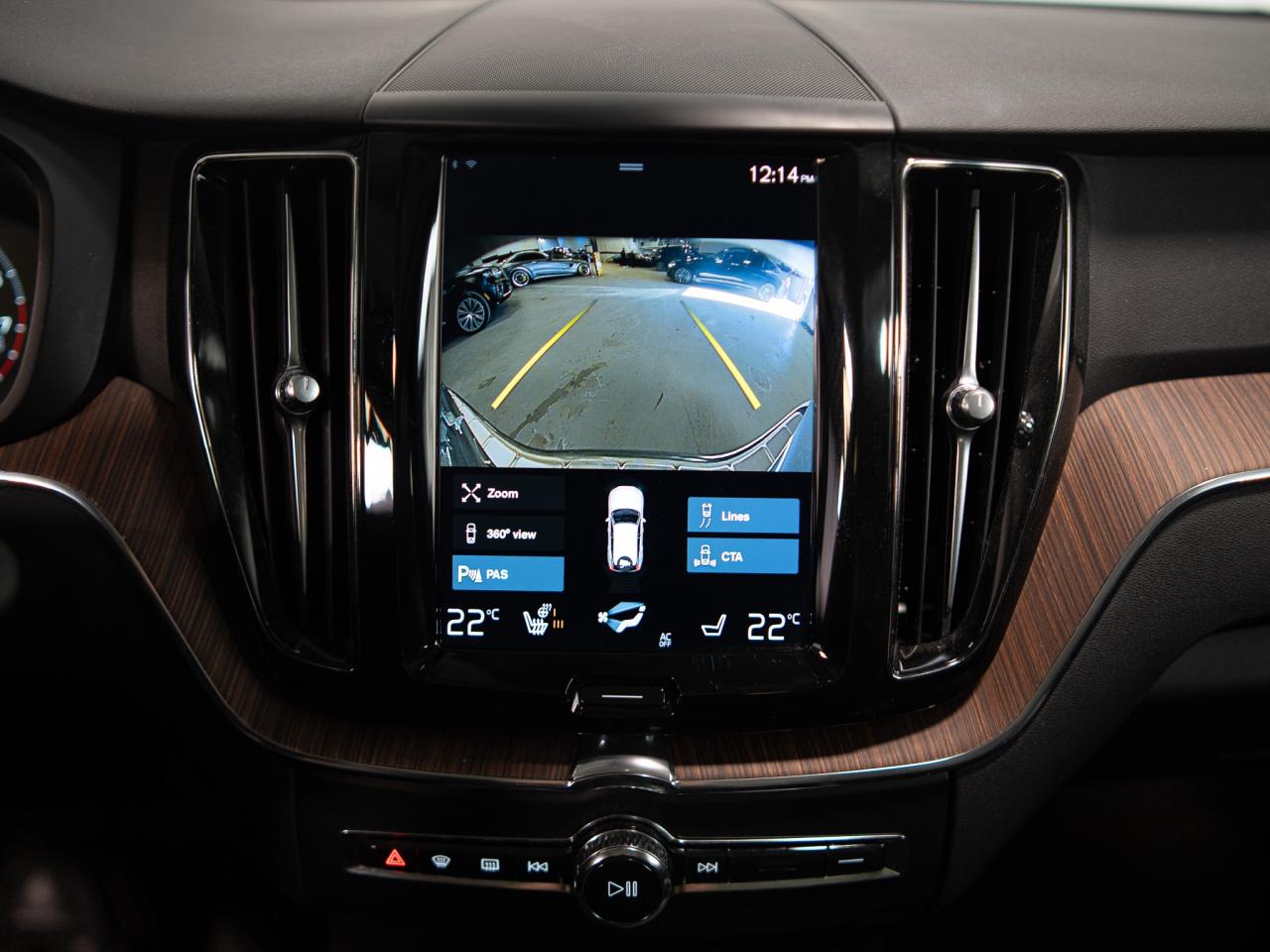 2021 Volvo XC60 T5 | MOMENTUM | HUD | PANO | 20 IN Photo