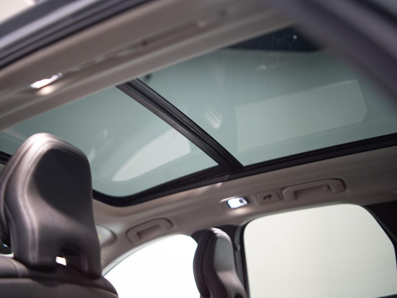 2021 Volvo XC60 T5 | MOMENTUM | HUD | PANO | 20 IN Photo