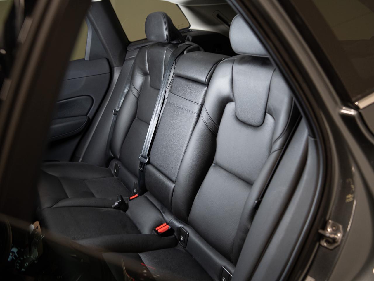 2021 Volvo XC60 T5 | MOMENTUM | HUD | PANO | 20 IN Photo