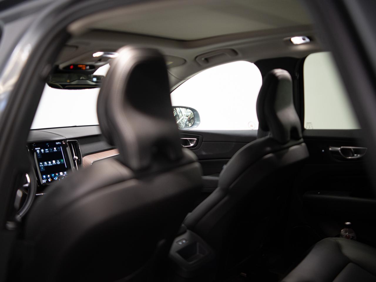 2021 Volvo XC60 T5 | MOMENTUM | HUD | PANO | 20 IN Photo