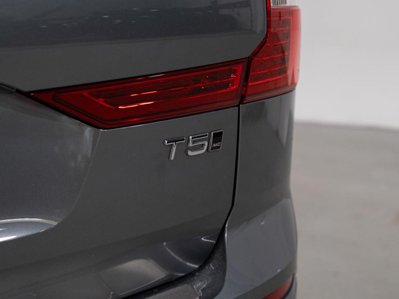 2021 Volvo XC60 T5 | MOMENTUM | HUD | PANO | 20 IN Photo