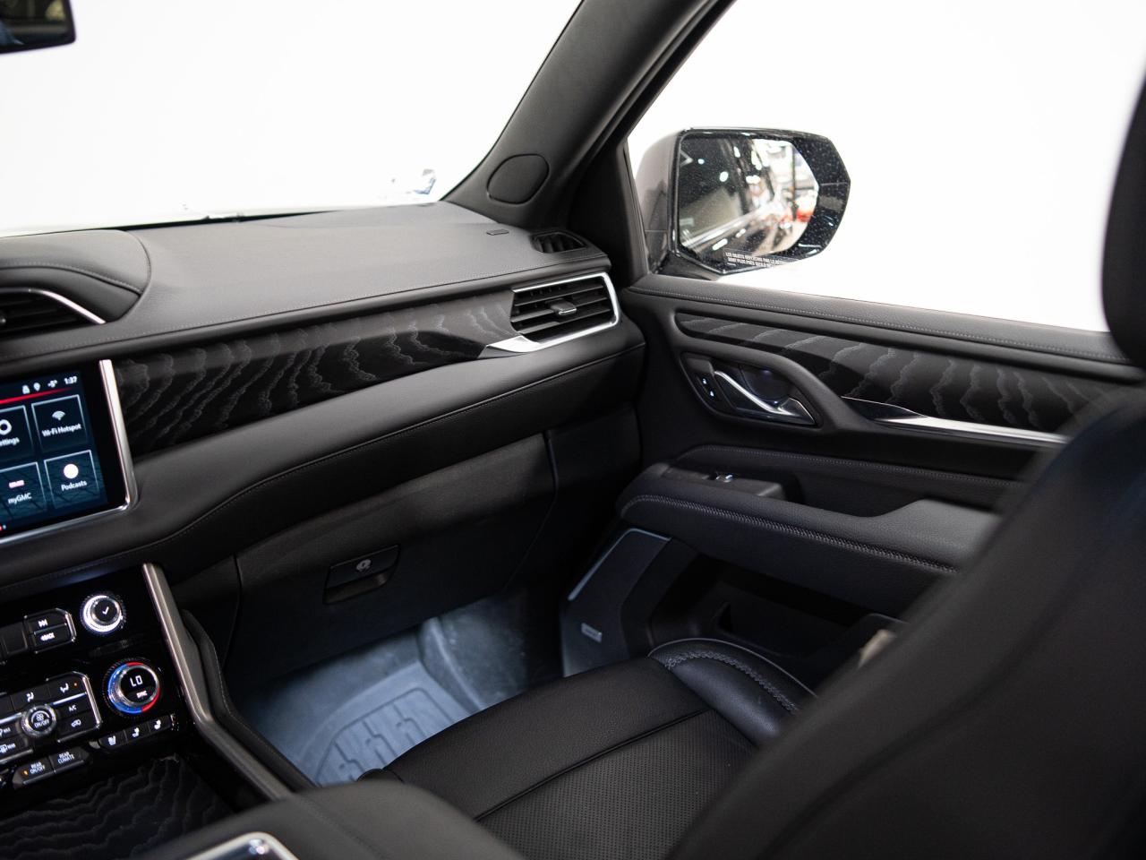 2024 GMC Yukon DENALI | 7 PASS | REAR ENTERTAINMENT PKG | 22 IN Photo