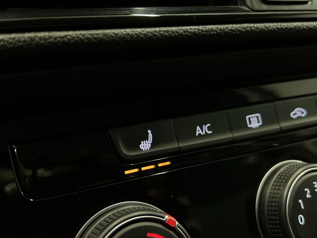 2023 Volkswagen Taos AWD| LOW KMS!| CARPLAY| 18IN ALLOYS Photo