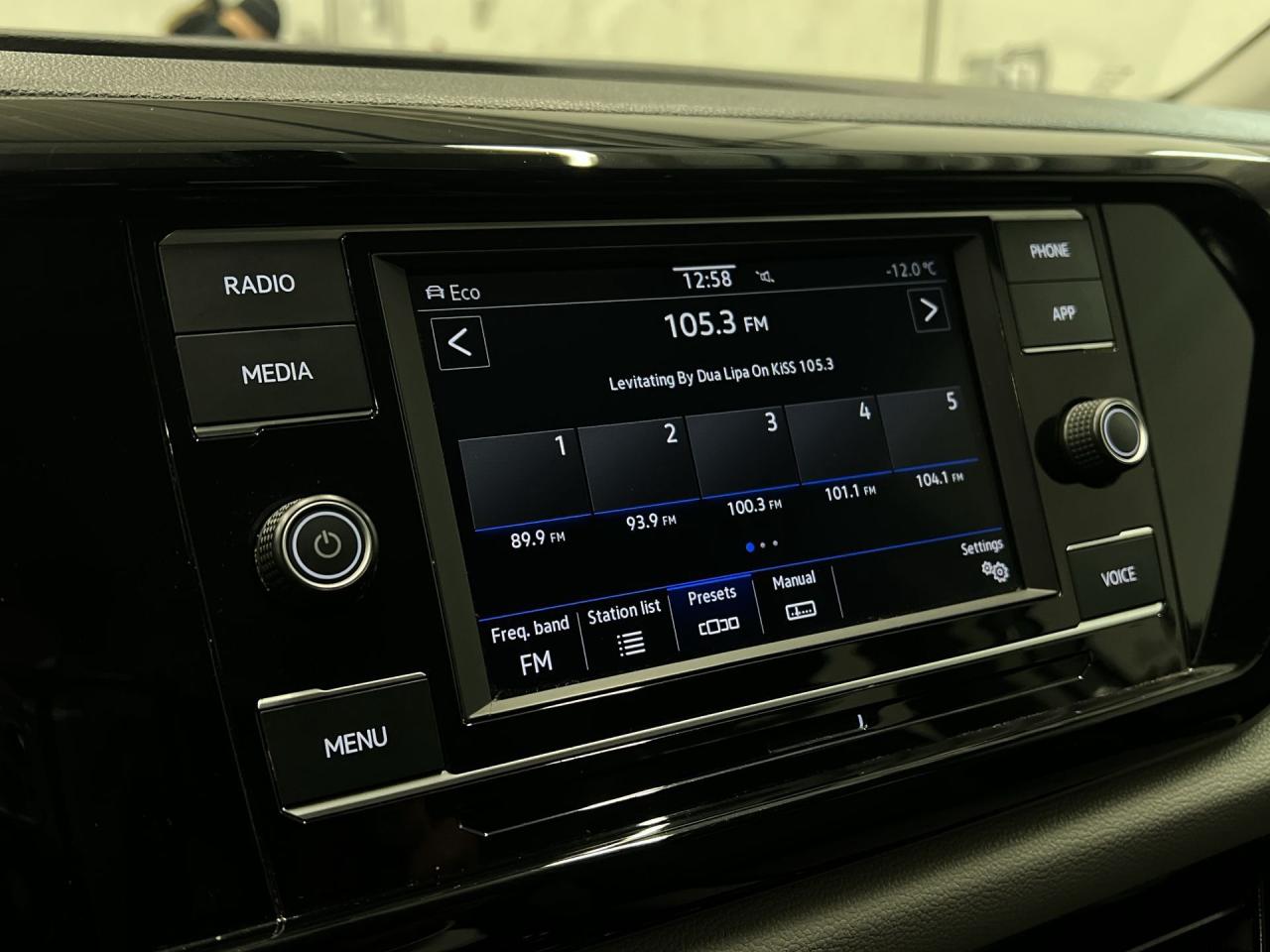 2023 Volkswagen Taos AWD| LOW KMS!| CARPLAY| 18IN ALLOYS Photo