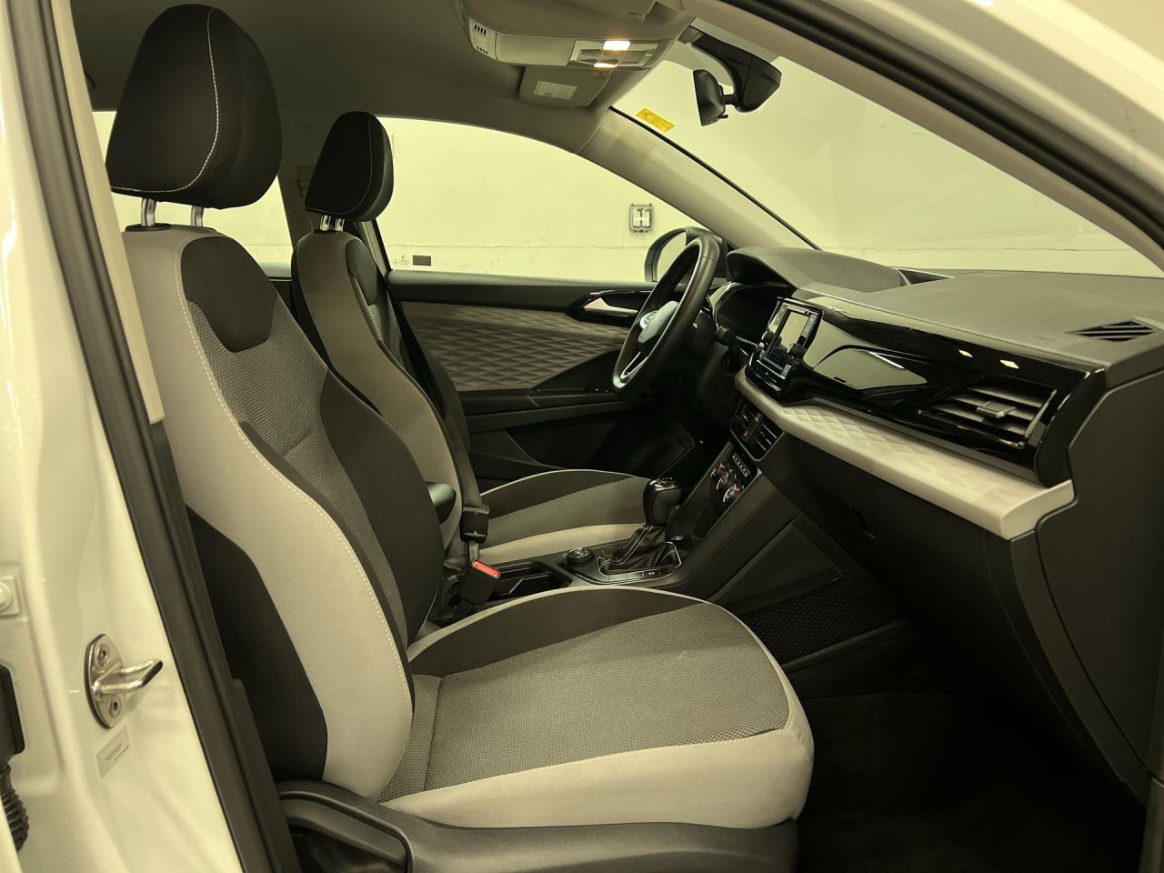 2023 Volkswagen Taos AWD| LOW KMS!| CARPLAY| 18IN ALLOYS Photo