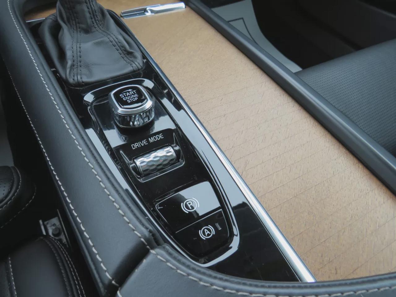 2020 Volvo S90 Inscription Very Low Km | Clean Title | No Accidents | Safety Certified | AWD | Alloy Rims | Sunroof | Leather | Navigation | Power Seats | Bowers&Wilkins Sound System | Reverse Camera | Heated Seats | Heated Steering Wheel | Lane & Parking Assist Photo