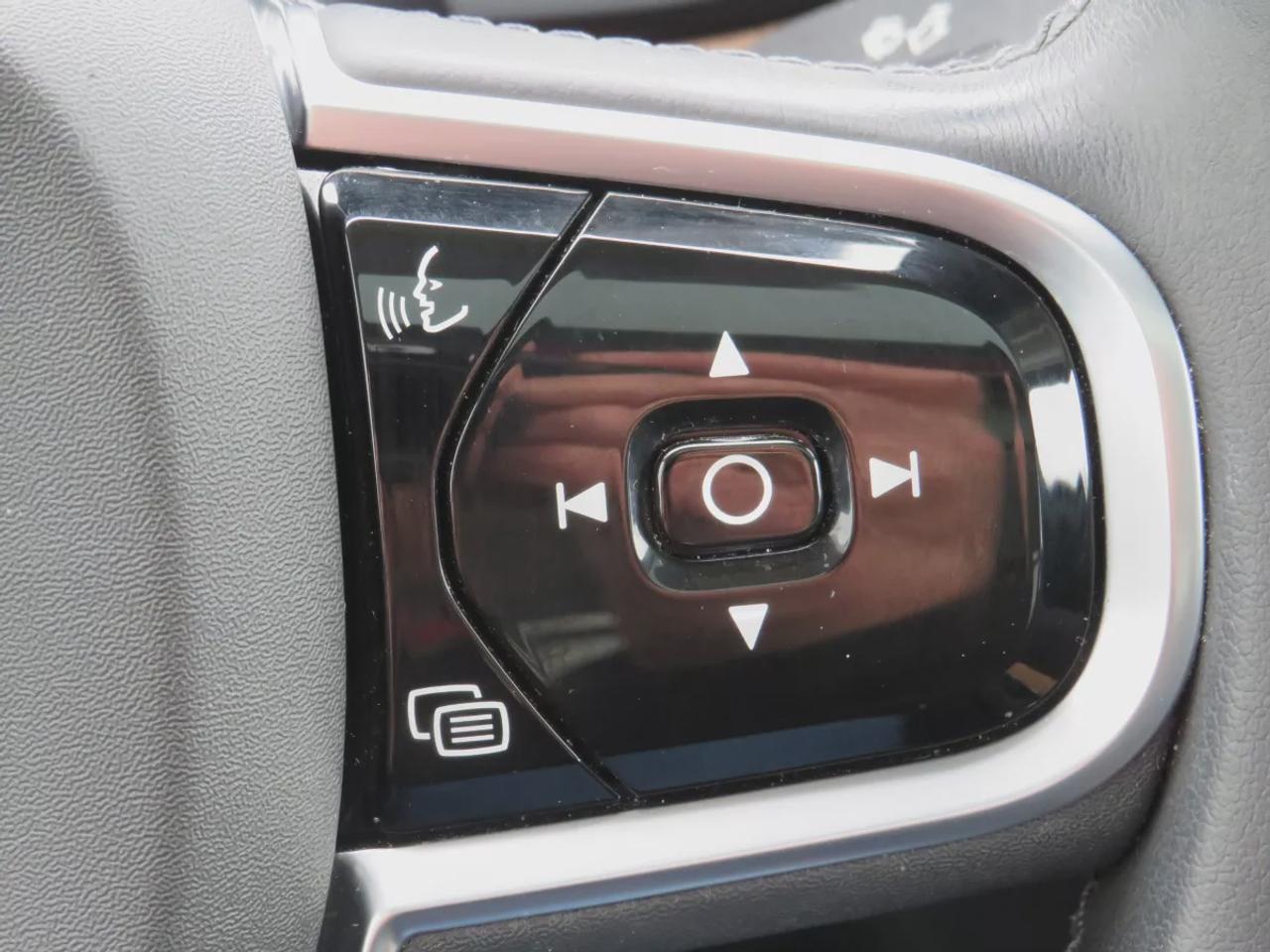 2020 Volvo S90 Inscription Very Low Km | Clean Title | No Accidents | Safety Certified | AWD | Alloy Rims | Sunroof | Leather | Navigation | Power Seats | Bowers&Wilkins Sound System | Reverse Camera | Heated Seats | Heated Steering Wheel | Lane & Parking Assist Photo