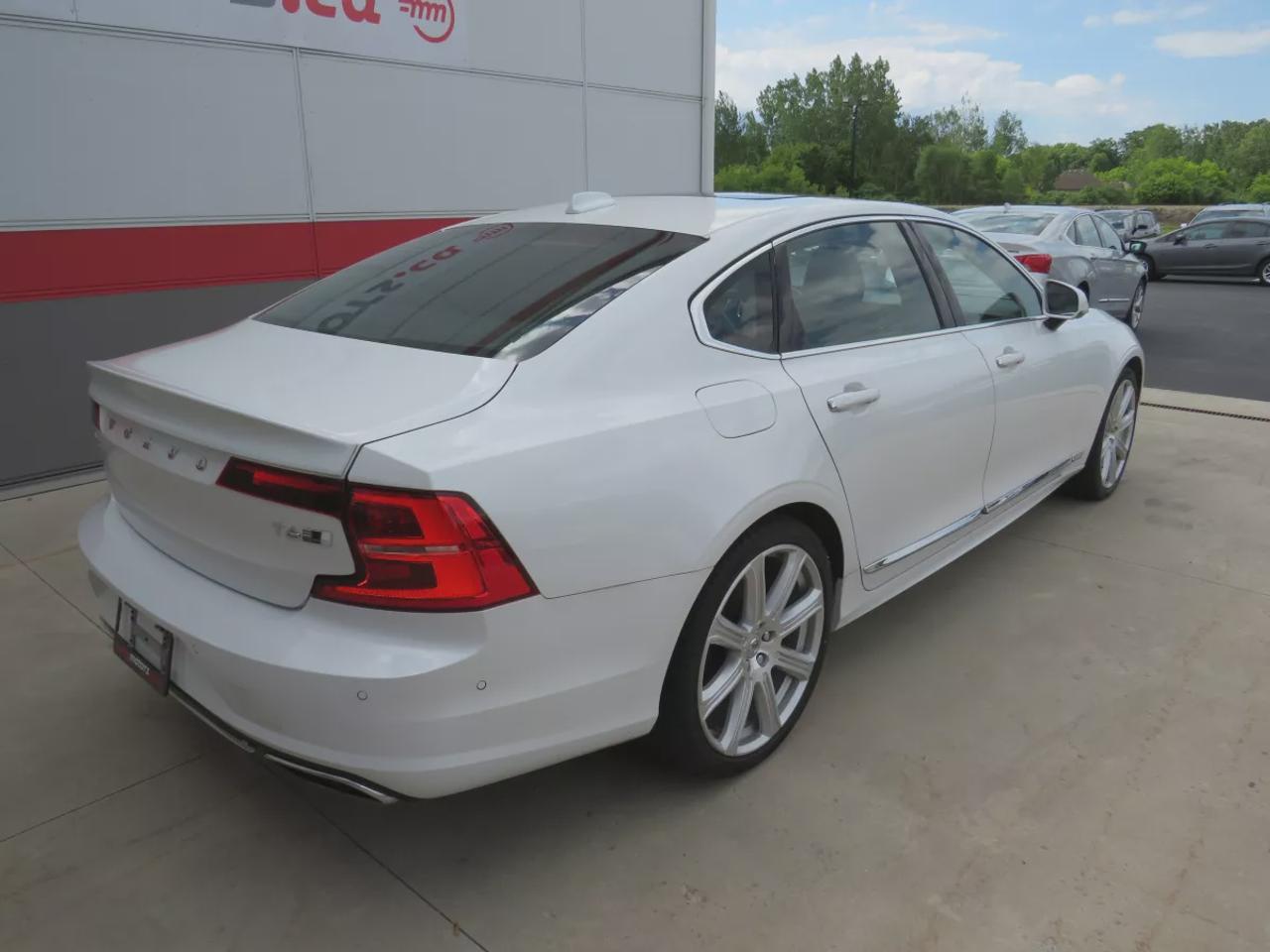 2020 Volvo S90 Inscription Very Low Km | Clean Title | No Accidents | Safety Certified | AWD | Alloy Rims | Sunroof | Leather | Navigation | Power Seats | Bowers&Wilkins Sound System | Reverse Camera | Heated Seats | Heated Steering Wheel | Lane & Parking Assist Photo2