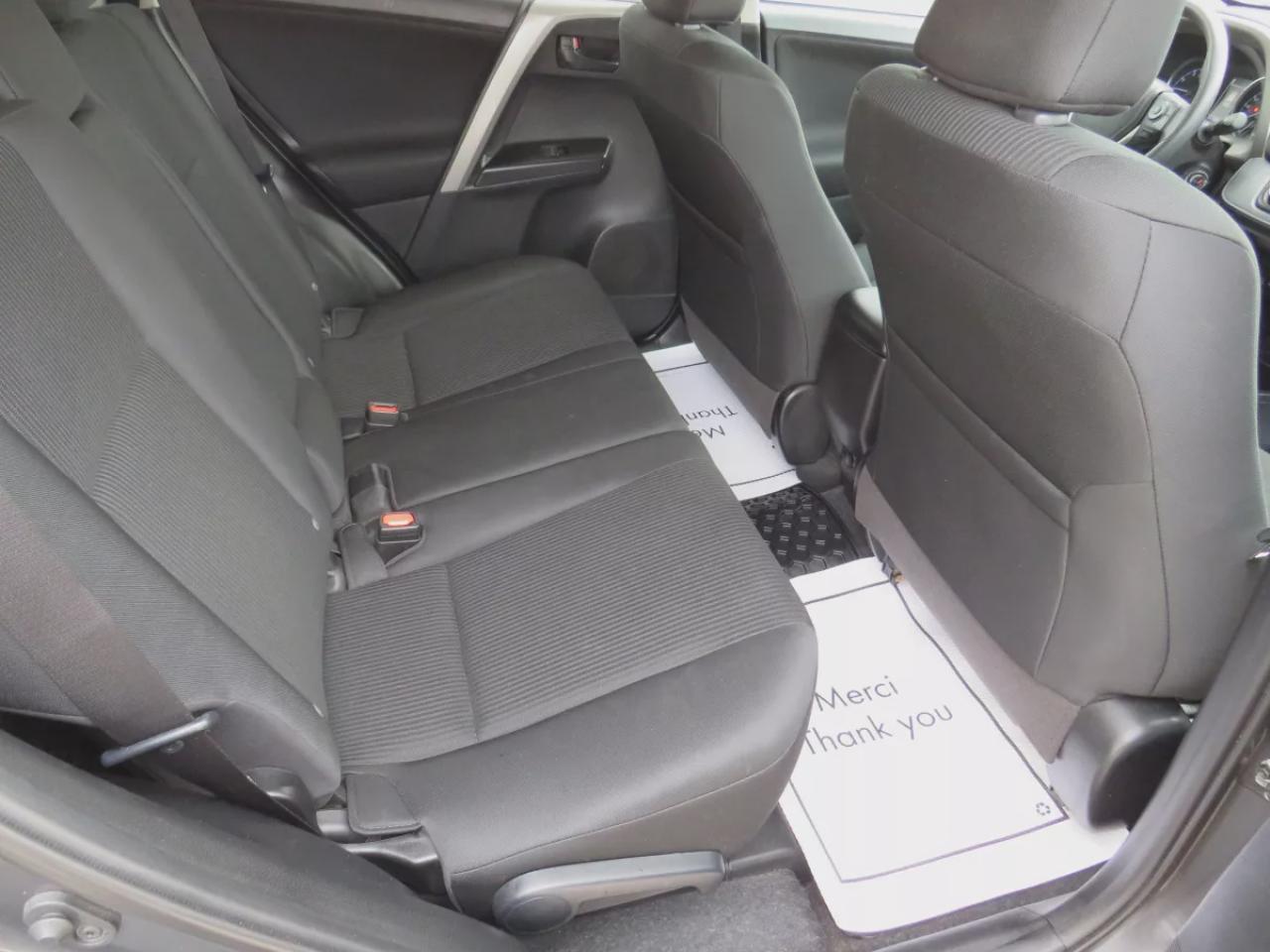 2018 Toyota RAV4 LE (**CLEAN TITLE/NO ACCIDENTS!!**SAFETY/CERTIFIED!!**ALLOY RIMS**DIGITAL TOUCHSCREEN**HEATED SEATS**CUSTOM RUBBER MATS**REAR PRIVACY COVER**REVERSE CAMERA** BLUETOOTH**CRUISE CONTROL**) Photo