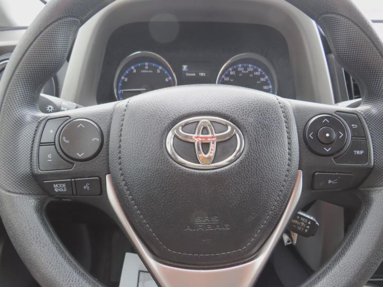 2018 Toyota RAV4 LE (**CLEAN TITLE/NO ACCIDENTS!!**SAFETY/CERTIFIED!!**ALLOY RIMS**DIGITAL TOUCHSCREEN**HEATED SEATS**CUSTOM RUBBER MATS**REAR PRIVACY COVER**REVERSE CAMERA** BLUETOOTH**CRUISE CONTROL**) Photo