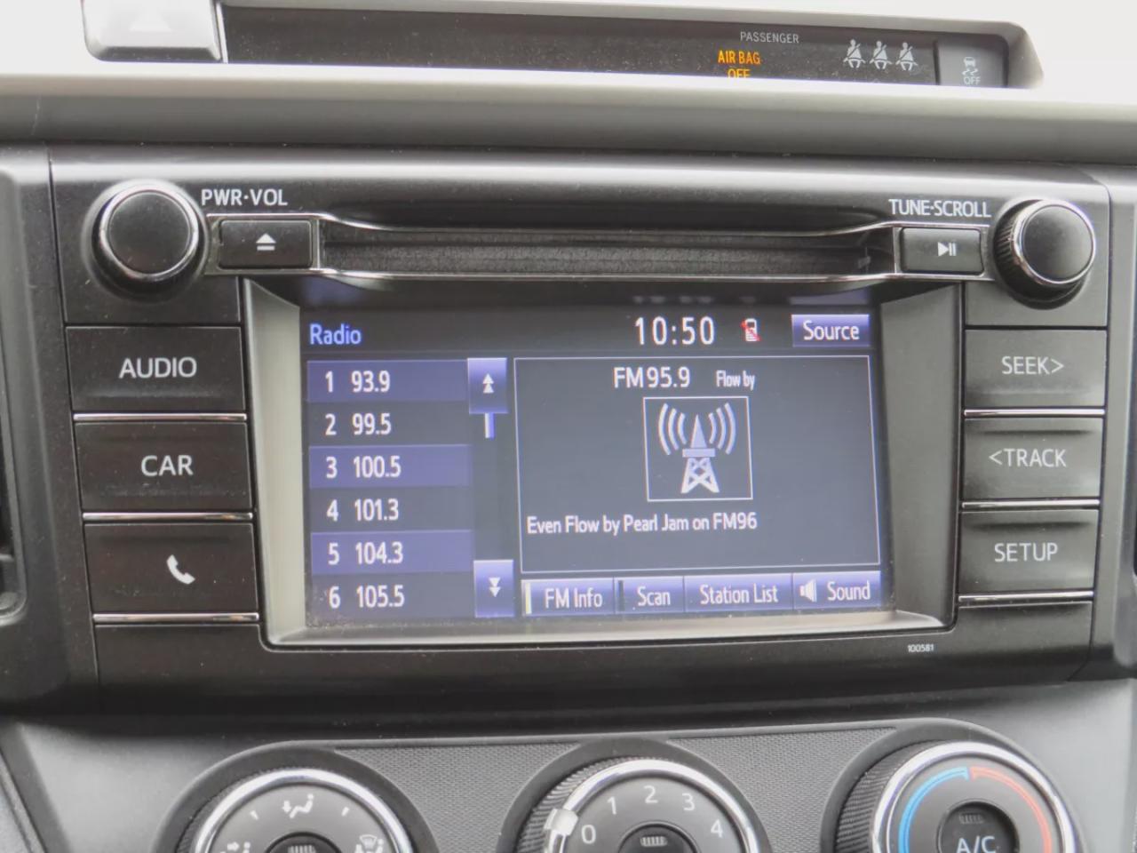 2018 Toyota RAV4 LE (**CLEAN TITLE/NO ACCIDENTS!!**SAFETY/CERTIFIED!!**ALLOY RIMS**DIGITAL TOUCHSCREEN**HEATED SEATS**CUSTOM RUBBER MATS**REAR PRIVACY COVER**REVERSE CAMERA** BLUETOOTH**CRUISE CONTROL**) Photo