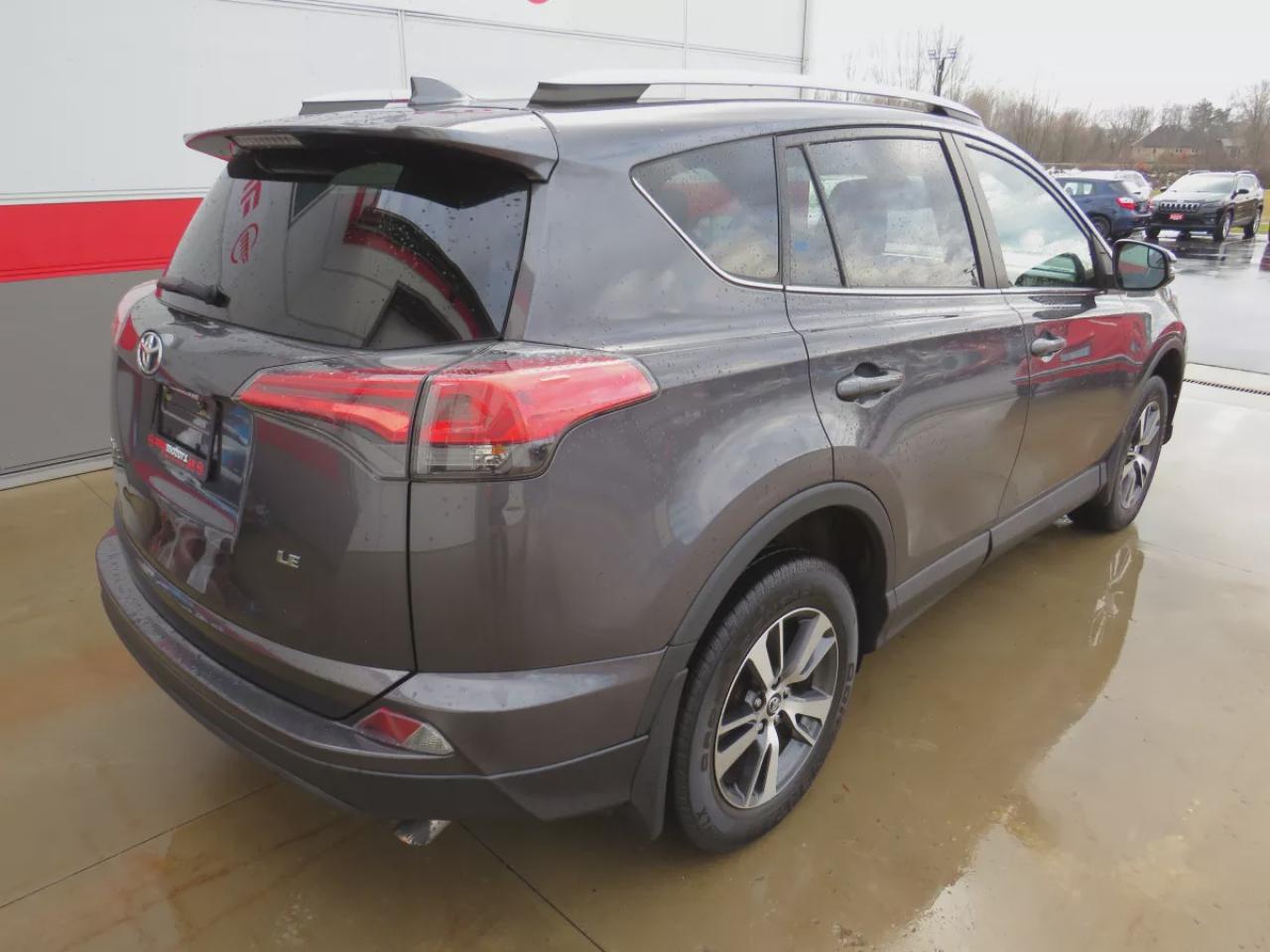 2018 Toyota RAV4 LE (**CLEAN TITLE/NO ACCIDENTS!!**SAFETY/CERTIFIED!!**ALLOY RIMS**DIGITAL TOUCHSCREEN**HEATED SEATS**CUSTOM RUBBER MATS**REAR PRIVACY COVER**REVERSE CAMERA** BLUETOOTH**CRUISE CONTROL**) Photo