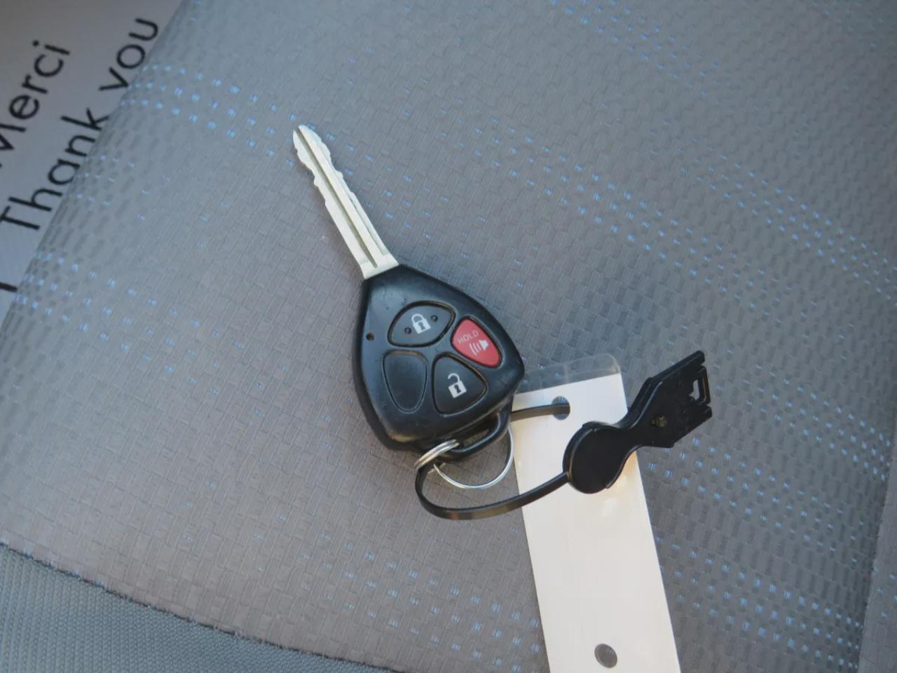 2011 Toyota Matrix Base (**CLEAN TITLE/NO ACCIDENTS!!**SAFETY/CERTIFIED!!**AUTOMATIC**A/C**POWER DOORS**POWER LOCKS**CD PLAYER**CRUISE CONTROL**) Photo