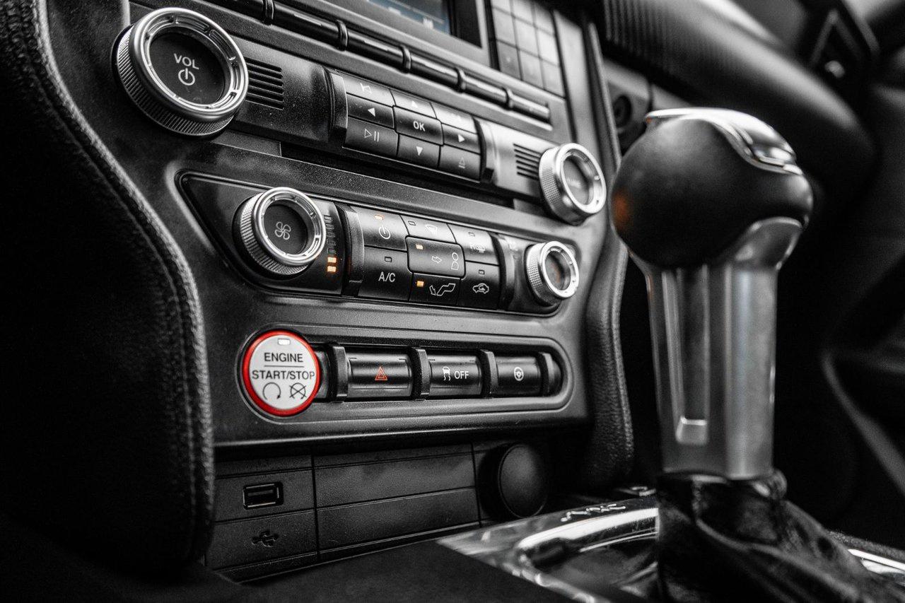 2017 Ford Mustang V6 Photo