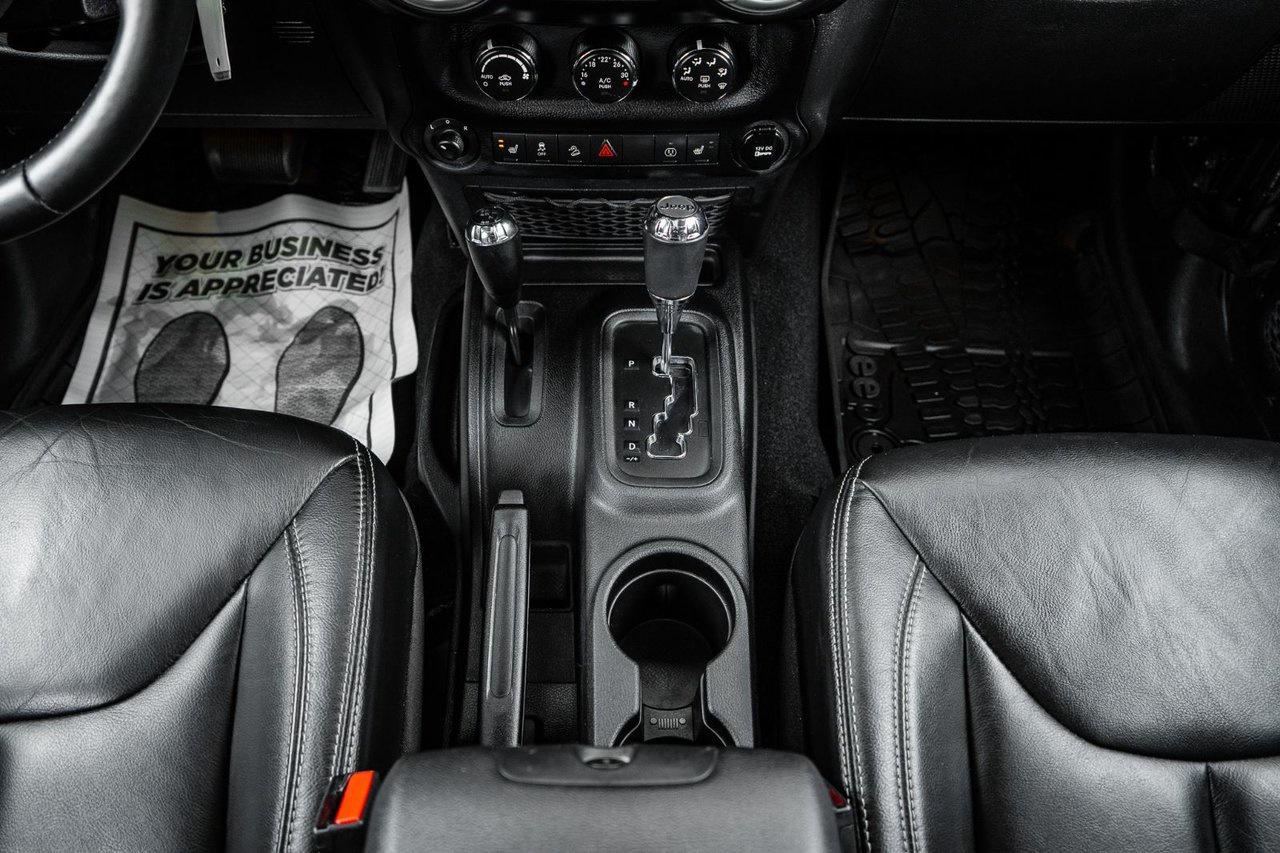 2014 Jeep Wrangler Unlimited Sahara Photo