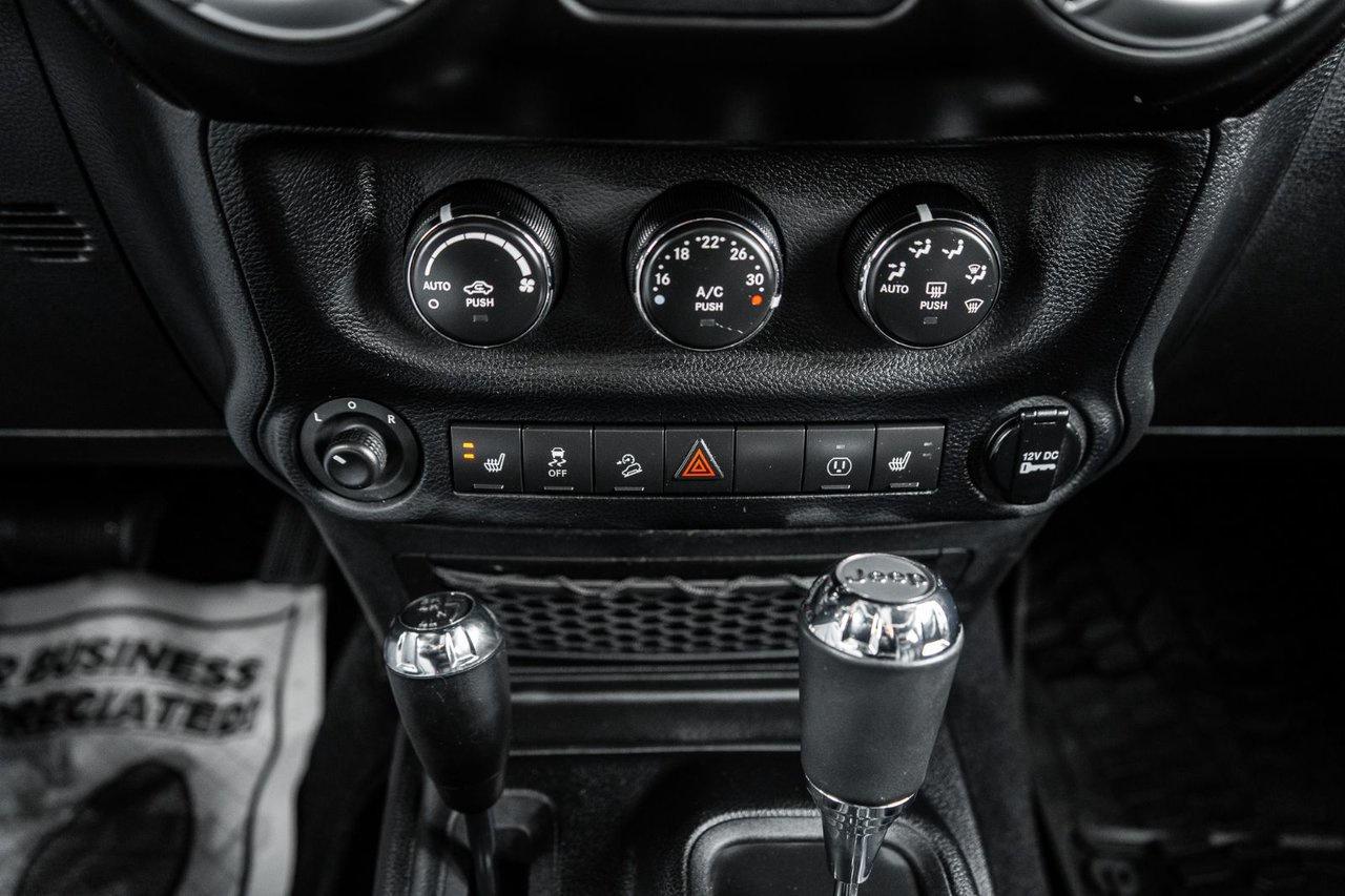 2014 Jeep Wrangler Unlimited Sahara Photo