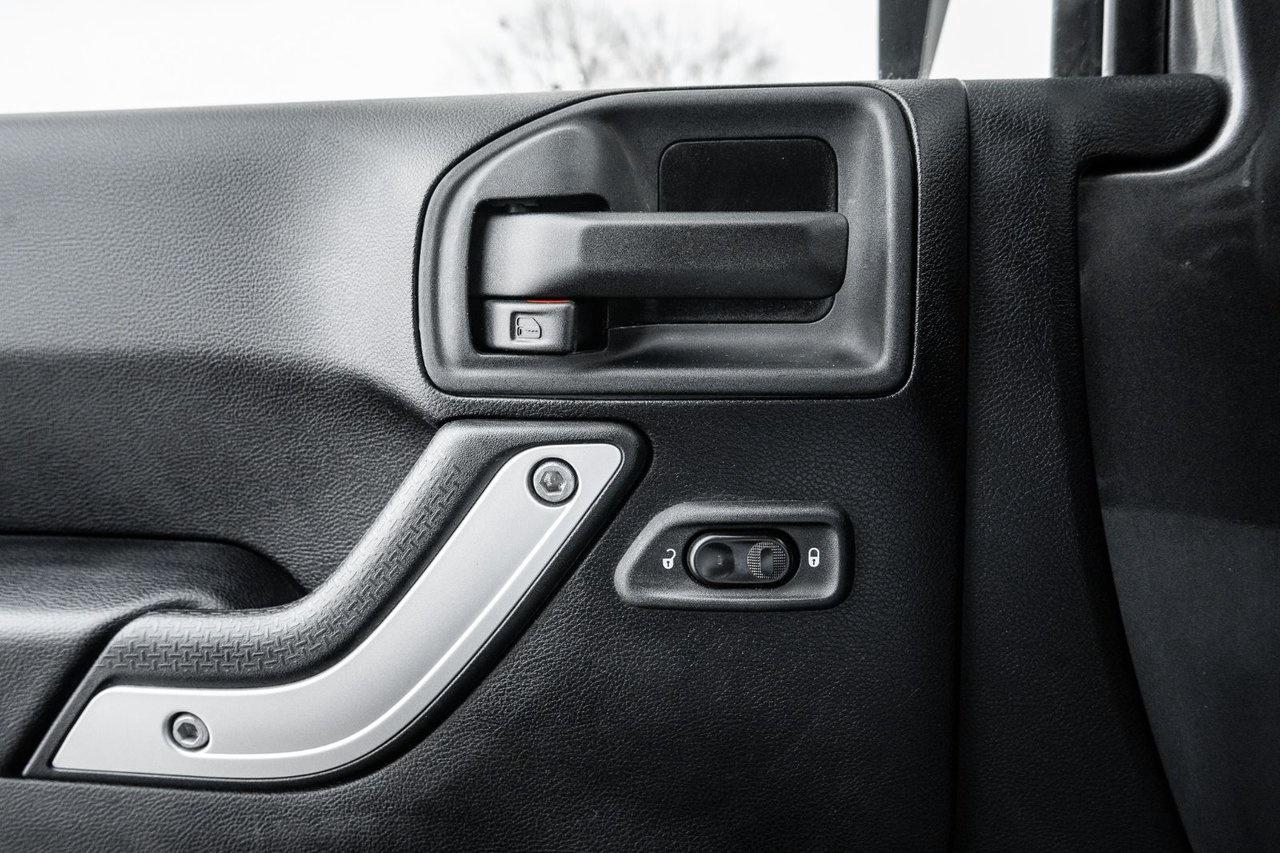 2014 Jeep Wrangler Unlimited Sahara Photo