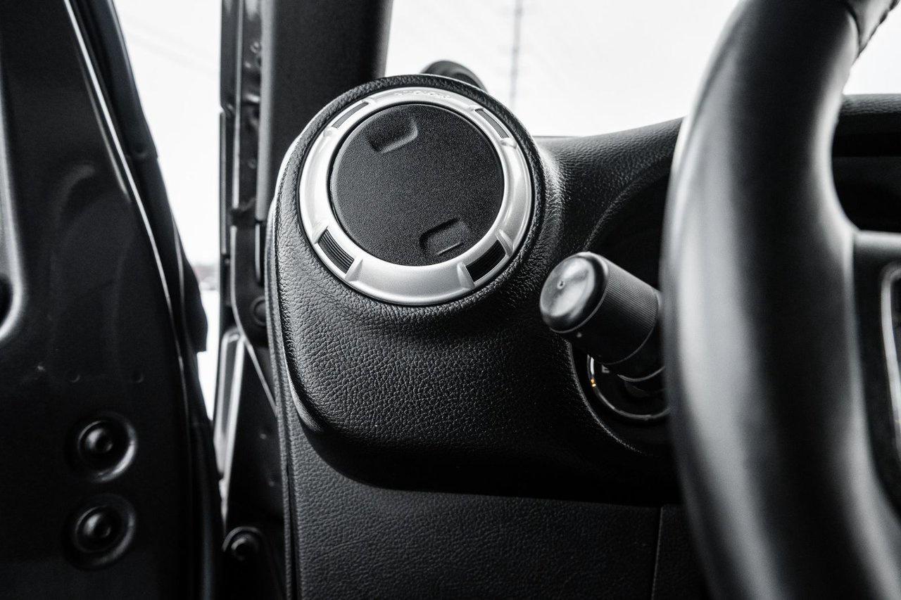 2014 Jeep Wrangler Unlimited Sahara Photo