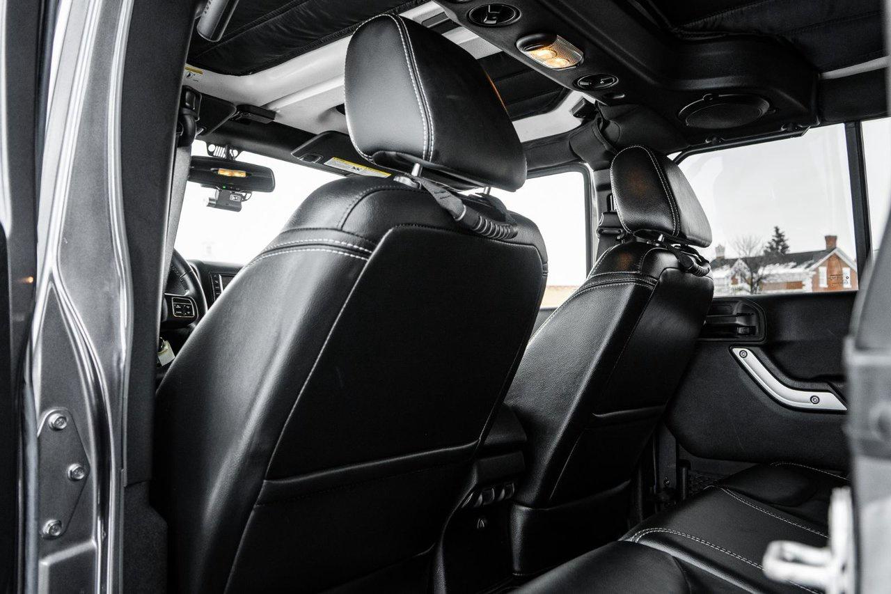 2014 Jeep Wrangler Unlimited Sahara Photo