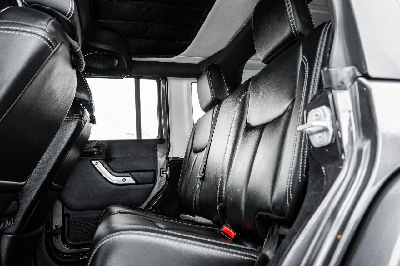 2014 Jeep Wrangler Unlimited Sahara Photo