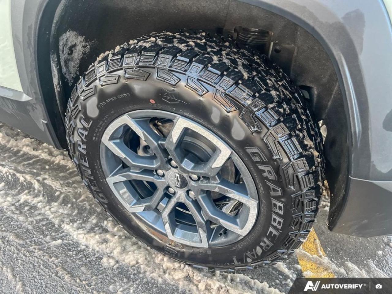 2025 Chevrolet Equinox ACTIV  ACTIV, AWD, LEATHER, LOW KM! Photo