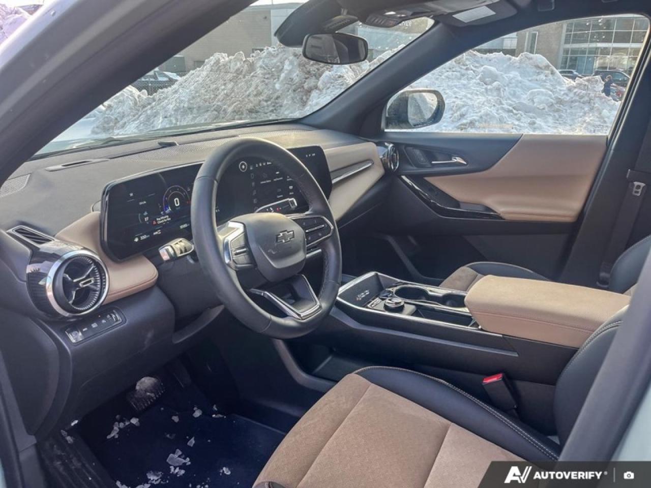 2025 Chevrolet Equinox ACTIV  ACTIV, AWD, LEATHER, LOW KM! Photo