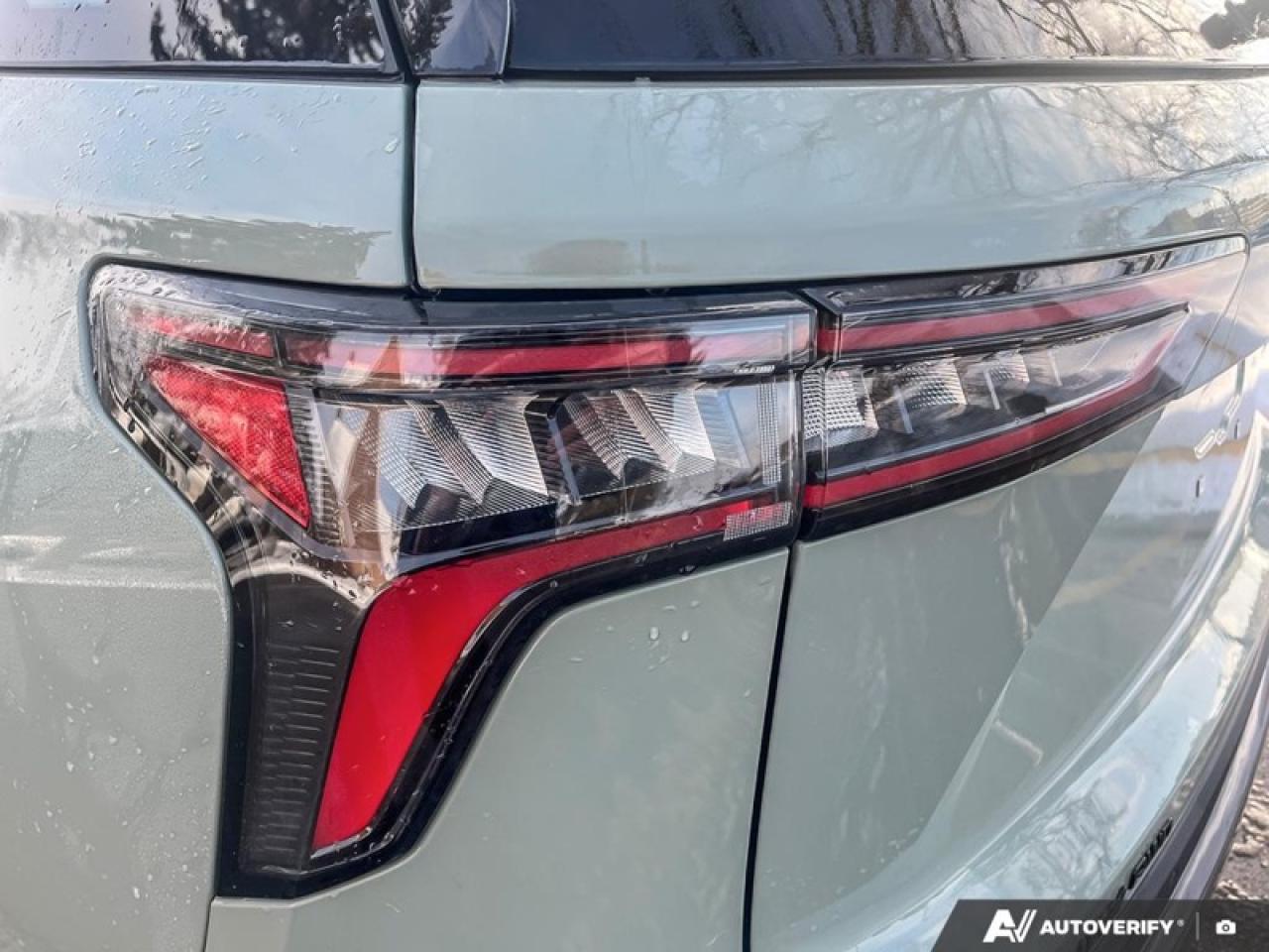 2025 Chevrolet Equinox ACTIV  ACTIV, AWD, LEATHER, LOW KM! Photo