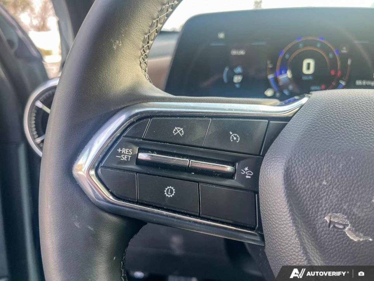 2025 Chevrolet Equinox ACTIV  ACTIV, AWD, LEATHER, LOW KM! Photo