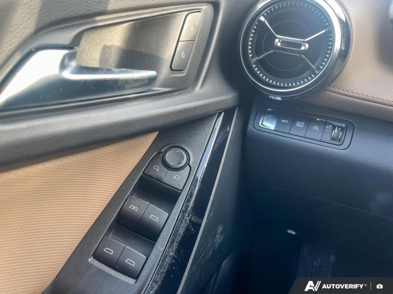 2025 Chevrolet Equinox ACTIV  ACTIV, AWD, LEATHER, LOW KM! Photo