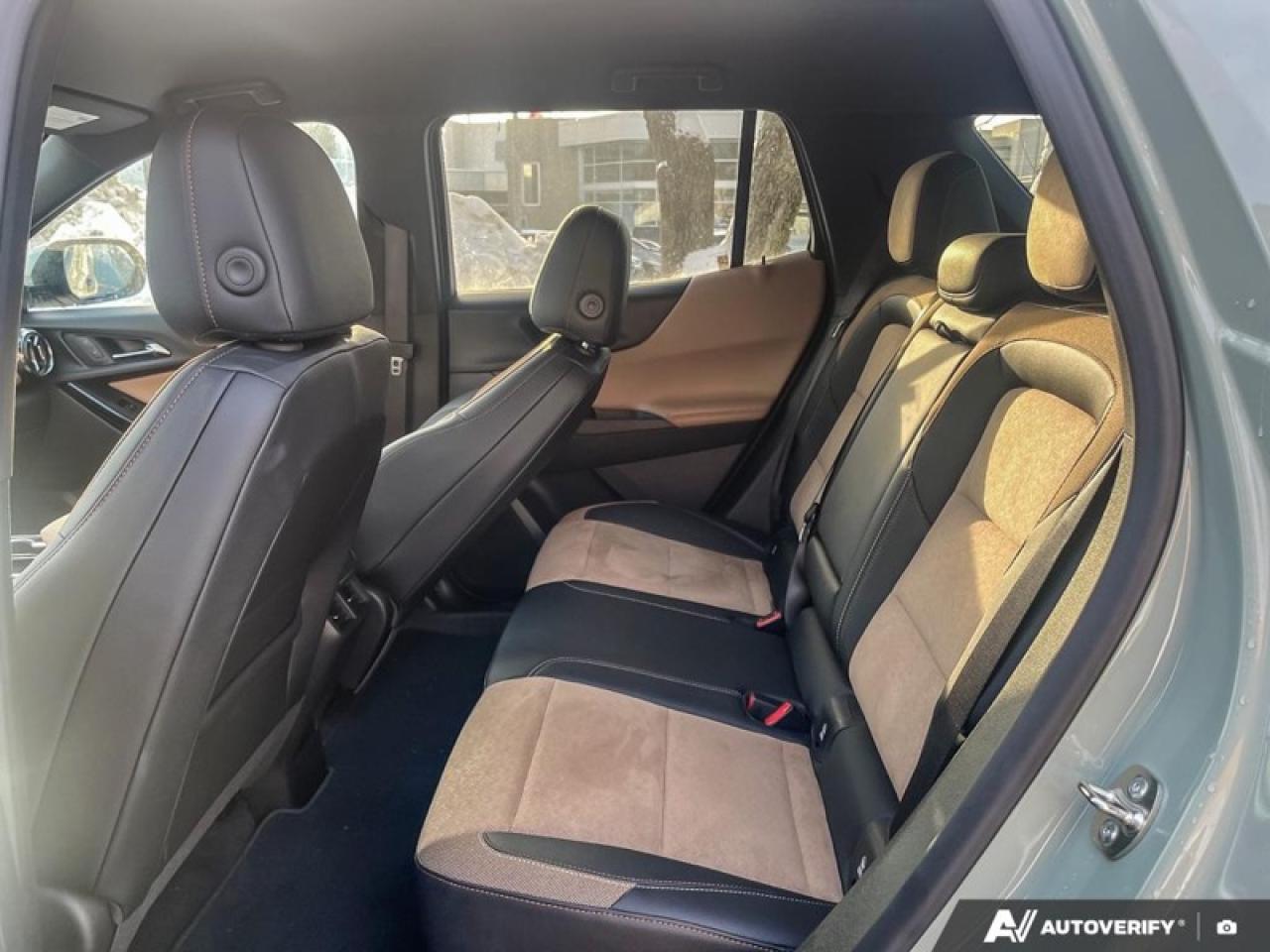 2025 Chevrolet Equinox ACTIV  ACTIV, AWD, LEATHER, LOW KM! Photo