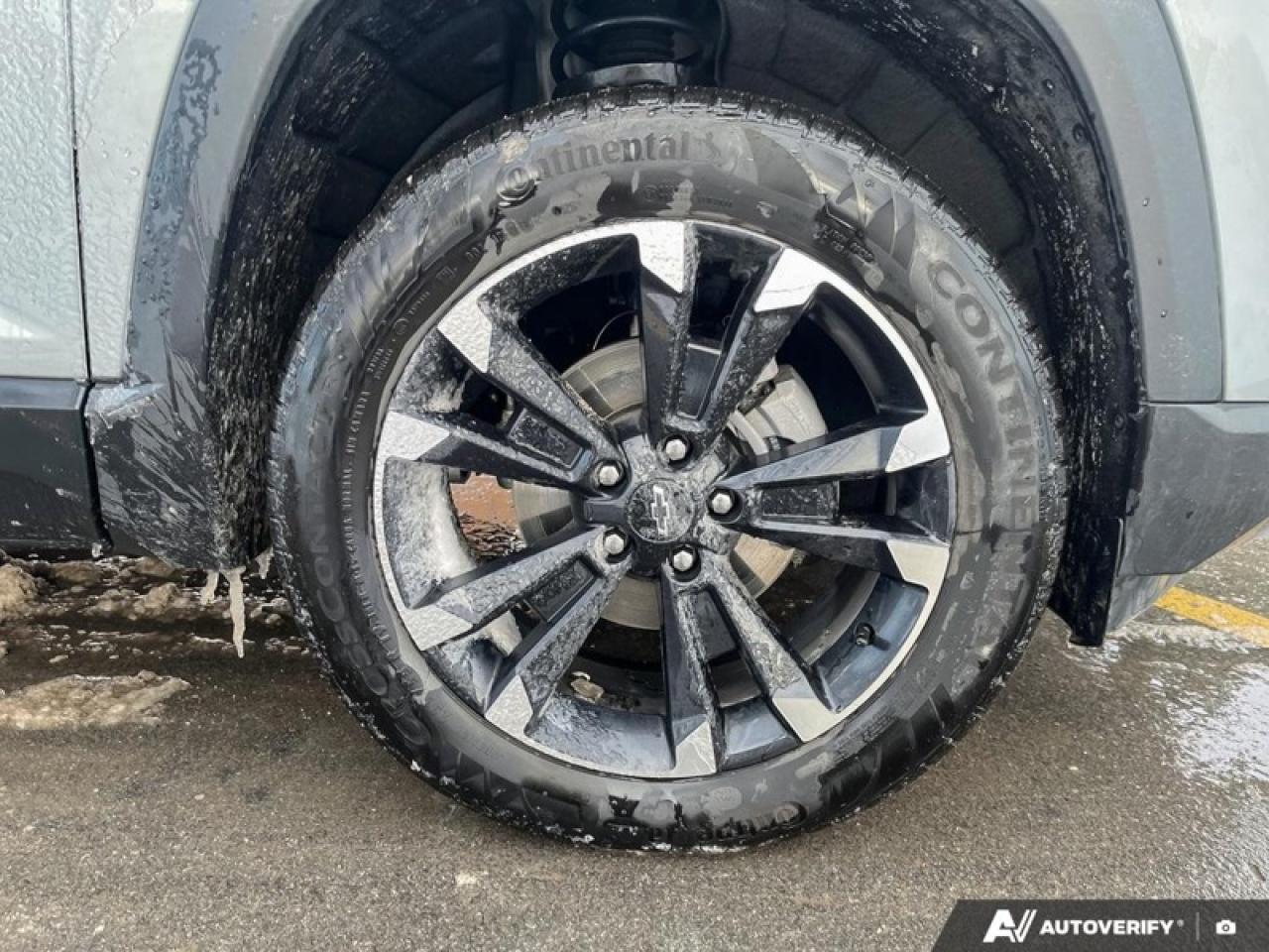 2025 Chevrolet Equinox RS  RS AWD ONE OWNER Photo