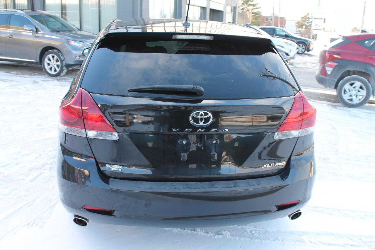 2016 Toyota Venza XLE Photo